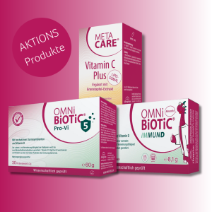 Drei Nahrungsergänzungsprodukte – OMNi-BiOTiC® Pro-Vi 5, OMNi-BiOTiC® iMMUND und META-CARE® Vitamin C Plus – auf rosa Farbverlauf-Hintergrund, mit einem runden Button „AKTIONS Produkte“ oben links.